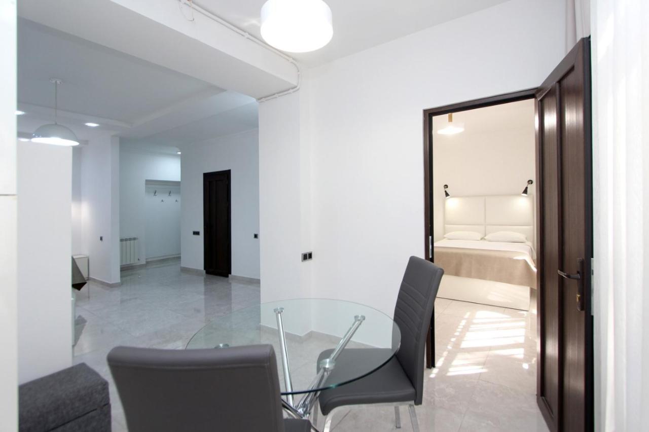 Appartment Lux, 2 Bedroom Erevan Esterno foto