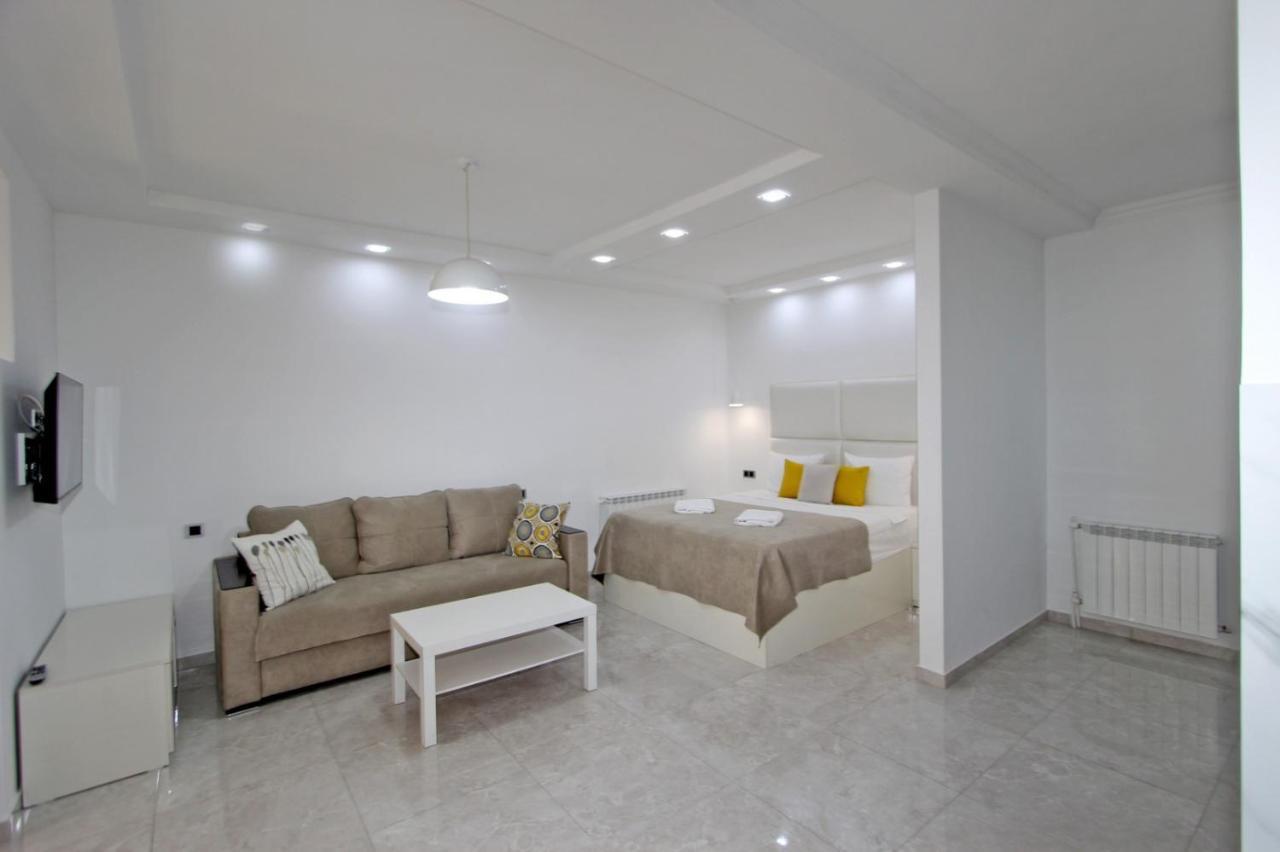 Appartment Lux, 2 Bedroom Erevan Esterno foto